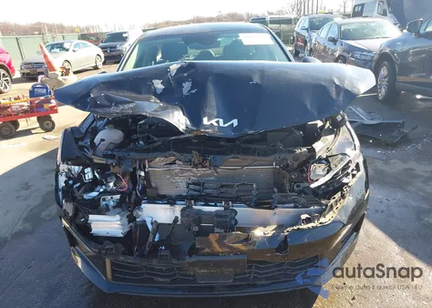 2025 Kia K5 Lxs z USA, uszkodzony, nr VIN KNAG24J71S5286861